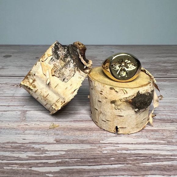 Honey Bee Signet Ring - Picture 4 of 7